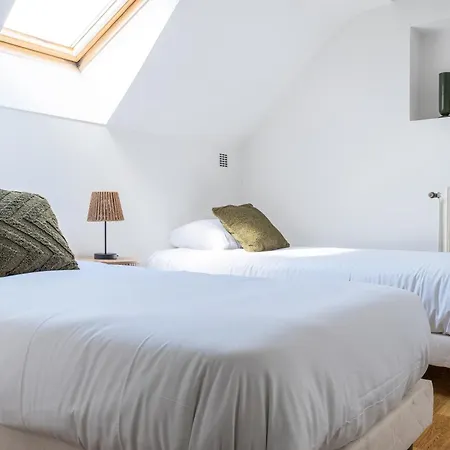 A 300m Du Virage De - Maison 8 Pers Avec Exterieur Et Parking