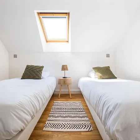 A 300m Du Virage De - Maison 8 Pers Avec Exterieur Et Parking *